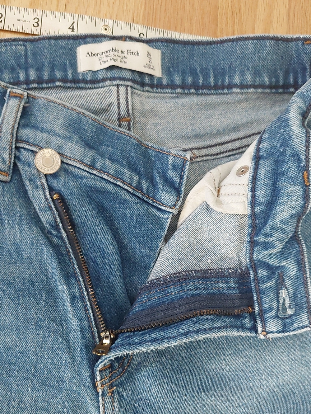Abercrombie & Fitch Women's High-Rise Straight Jeans in Light Blue Wash - Picture 10 of 12